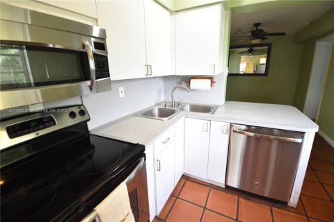 House in Cutler Bay, Florida 3 bedrooms, 138.8 sq.m. № 1784170 - photo 4
