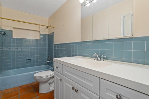 House in Cutler Bay, Florida 3 bedrooms, 138.8 sq.m. № 1784170 - photo 29