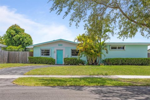 House in Cutler Bay, Florida 3 bedrooms, 138.8 sq.m. № 1784170 - photo 28
