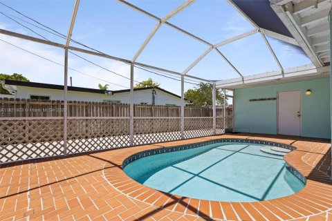 House in Cutler Bay, Florida 3 bedrooms, 138.8 sq.m. № 1784170 - photo 18