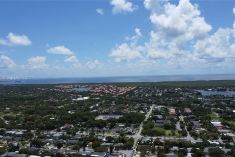 House in Cutler Bay, Florida 3 bedrooms, 138.8 sq.m. № 1784170 - photo 15