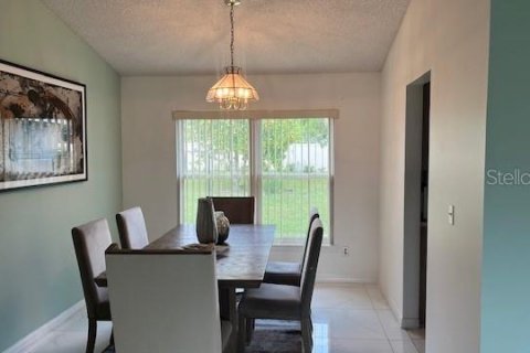House in Orlando, Florida 4 bedrooms, 169.83 sq.m. № 1880784 - photo 4