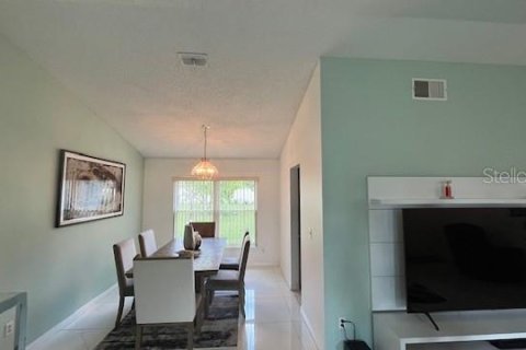 House in Orlando, Florida 4 bedrooms, 169.83 sq.m. № 1880784 - photo 6