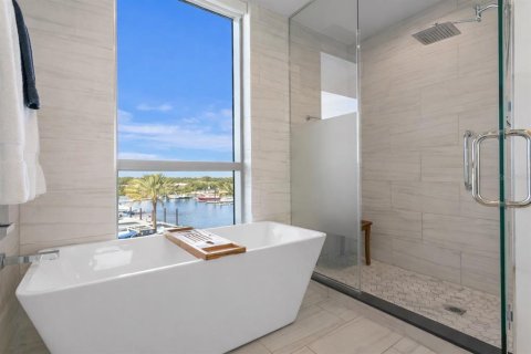 Touwnhouse à vendre à Tampa, Floride: 4 chambres, 263.56 m2 № 2103566 - photo 17