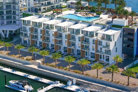 Touwnhouse à vendre à Tampa, Floride: 4 chambres, 263.56 m2 № 2103566 - photo 2