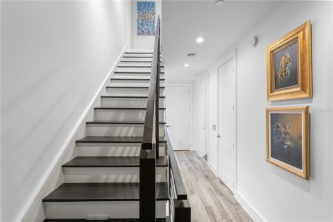 Touwnhouse à vendre à Tampa, Floride: 4 chambres, 263.56 m2 № 2103566 - photo 12