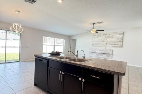 Casa en venta en Zephyrhills, Florida, 4 dormitorios, 178.19 m2 № 1960743 - foto 15