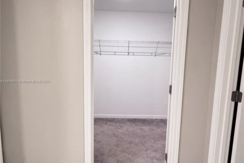 Casa en venta en Zephyrhills, Florida, 4 dormitorios, 178.19 m2 № 1960743 - foto 22