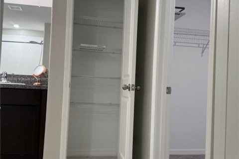 Casa en venta en Zephyrhills, Florida, 4 dormitorios, 178.19 m2 № 1960743 - foto 26