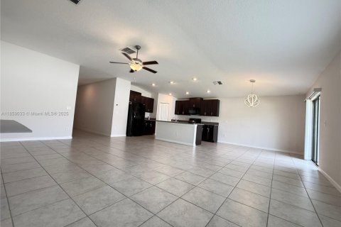 Casa en venta en Zephyrhills, Florida, 4 dormitorios, 178.19 m2 № 1960743 - foto 10