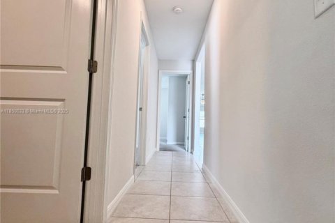 Casa en venta en Zephyrhills, Florida, 4 dormitorios, 178.19 m2 № 1960743 - foto 17