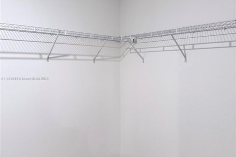 Casa en venta en Zephyrhills, Florida, 4 dormitorios, 178.19 m2 № 1960743 - foto 24