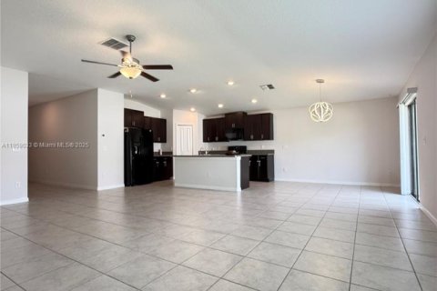 Casa en venta en Zephyrhills, Florida, 4 dormitorios, 178.19 m2 № 1960743 - foto 12