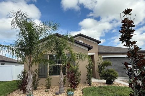 Casa en venta en Zephyrhills, Florida, 4 dormitorios, 178.19 m2 № 1960743 - foto 5