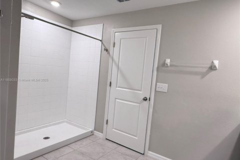 Casa en venta en Zephyrhills, Florida, 4 dormitorios, 178.19 m2 № 1960743 - foto 25