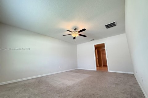 Casa en venta en Zephyrhills, Florida, 4 dormitorios, 178.19 m2 № 1960743 - foto 21