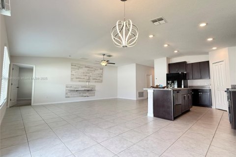 Casa en venta en Zephyrhills, Florida, 4 dormitorios, 178.19 m2 № 1960743 - foto 6