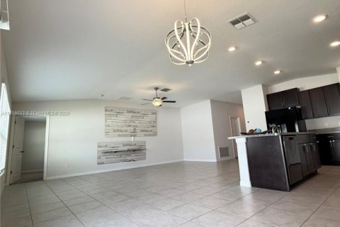 Casa en venta en Zephyrhills, Florida, 4 dormitorios, 178.19 m2 № 1960743 - foto 11