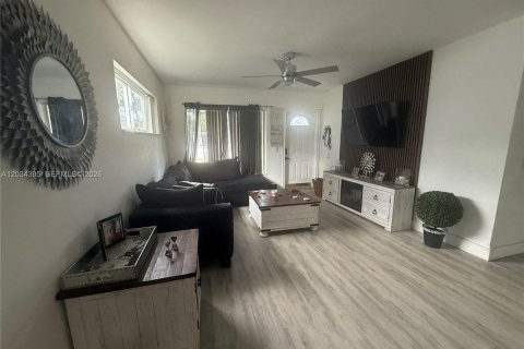 Купить виллу или дом в Холливуд, Флорида 3 спальни, 118.91м2, № 2154209 - фото 3