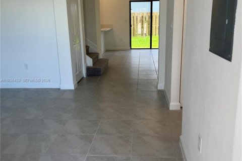 House in Homestead, Florida 3 bedrooms, 137.77 sq.m. № 2002491 - photo 2