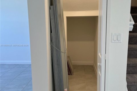 House in Homestead, Florida 3 bedrooms, 137.77 sq.m. № 2002491 - photo 8