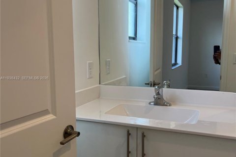 House in Homestead, Florida 3 bedrooms, 137.77 sq.m. № 2002491 - photo 25