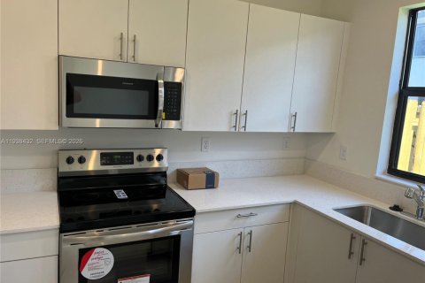 House in Homestead, Florida 3 bedrooms, 137.77 sq.m. № 2002491 - photo 16