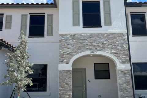 House in Homestead, Florida 3 bedrooms, 137.77 sq.m. № 2002491