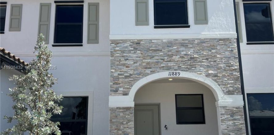 House in Homestead, Florida 3 bedrooms, 137.77 sq.m. № 2002491