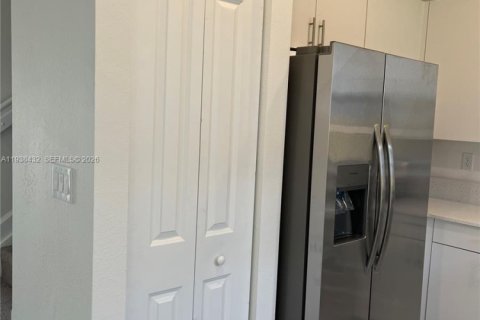 House in Homestead, Florida 3 bedrooms, 137.77 sq.m. № 2002491 - photo 13