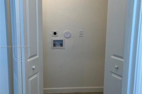 House in Homestead, Florida 3 bedrooms, 137.77 sq.m. № 2002491 - photo 6