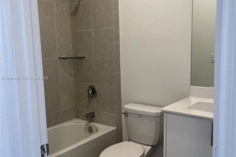 House in Homestead, Florida 3 bedrooms, 137.77 sq.m. № 2002491 - photo 20