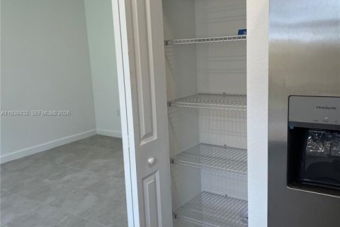 House in Homestead, Florida 3 bedrooms, 137.77 sq.m. № 2002491 - photo 14