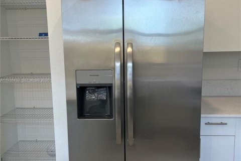 House in Homestead, Florida 3 bedrooms, 137.77 sq.m. № 2002491 - photo 15