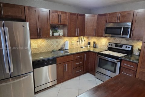 Copropriété à vendre à Weston, Floride: 2 chambres, 114.36 m2 № 1994699 - photo 2