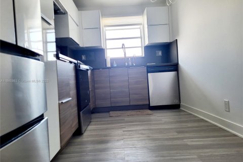 Condominio en venta en Hallandale Beach, Florida, 2 dormitorios, 121.79 m2 № 1842906 - foto 14