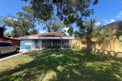 House in Holly Hill, Florida 3 bedrooms, 141.49 sq.m. № 1585461 - photo 1