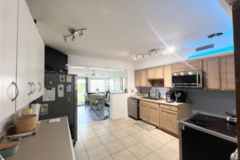 House in Holly Hill, Florida 3 bedrooms, 141.49 sq.m. № 1585461 - photo 15