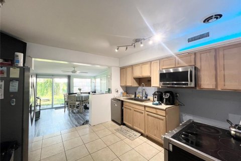 House in Holly Hill, Florida 3 bedrooms, 141.49 sq.m. № 1585461 - photo 13