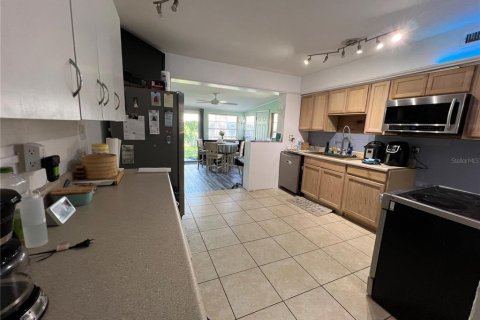 House in Holly Hill, Florida 3 bedrooms, 141.49 sq.m. № 1585461 - photo 14