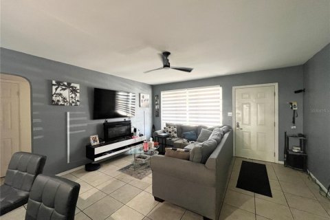 House in Holly Hill, Florida 3 bedrooms, 141.49 sq.m. № 1585461 - photo 5