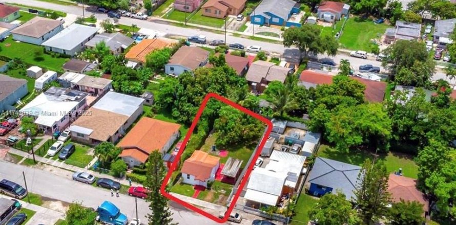 House in Miami, Florida 2 bedrooms, 40.13 sq.m. № 1985148