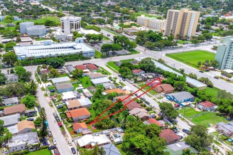 House in Miami, Florida 2 bedrooms, 40.13 sq.m. № 1985148 - photo 3