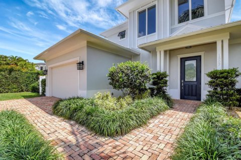 House in Delray Beach, Florida 4 bedrooms, 247.12 sq.m. № 2175925 - photo 2