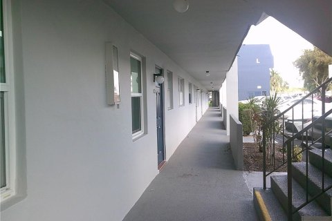 Condo in Margate, Florida, 2 bedrooms  № 329847 - photo 1