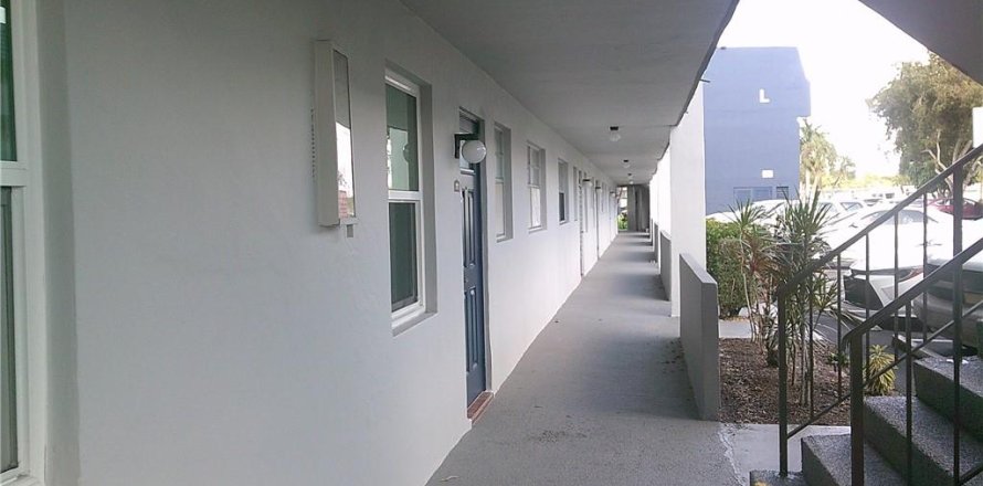 Condo in Margate, Florida, 2 bedrooms № 329847