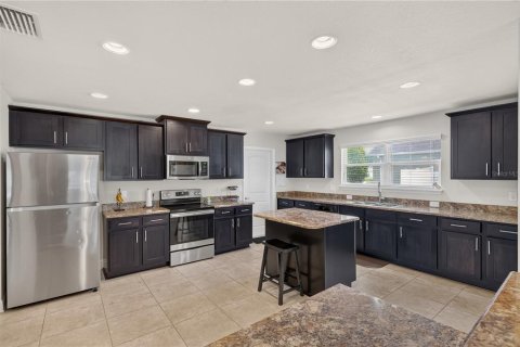 House in Ocala, Florida 4 bedrooms, 274.06 sq.m. № 2227172 - photo 21