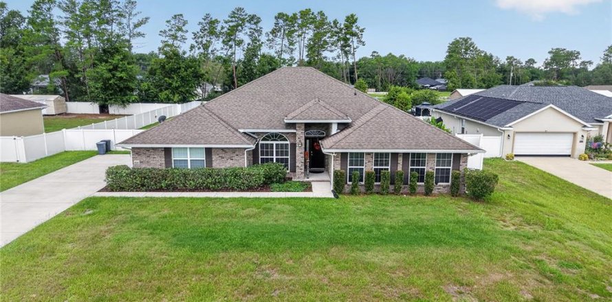 House in Ocala, Florida 4 bedrooms, 274.06 sq.m. № 2227172