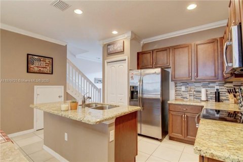 Townhouse in Pompano Beach, Florida 3 bedrooms, 131.92 sq.m. № 1922054 - photo 3