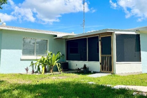 Villa ou maison à vendre à Punta Gorda, Floride: 3 chambres, 85.47 m2 № 1807000 - photo 3